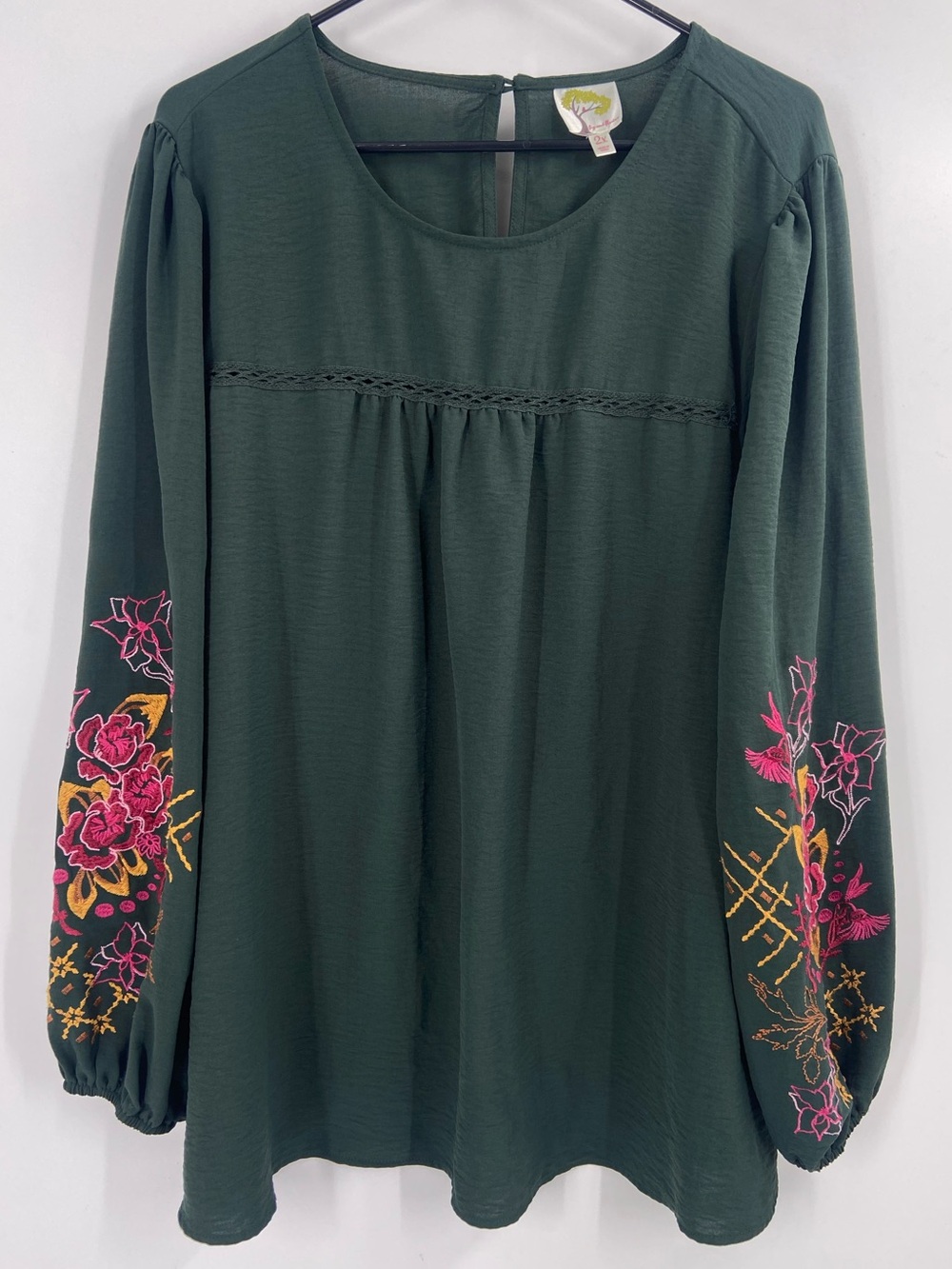 Fig and Flower Embroidered Blouse Top Plus 2x